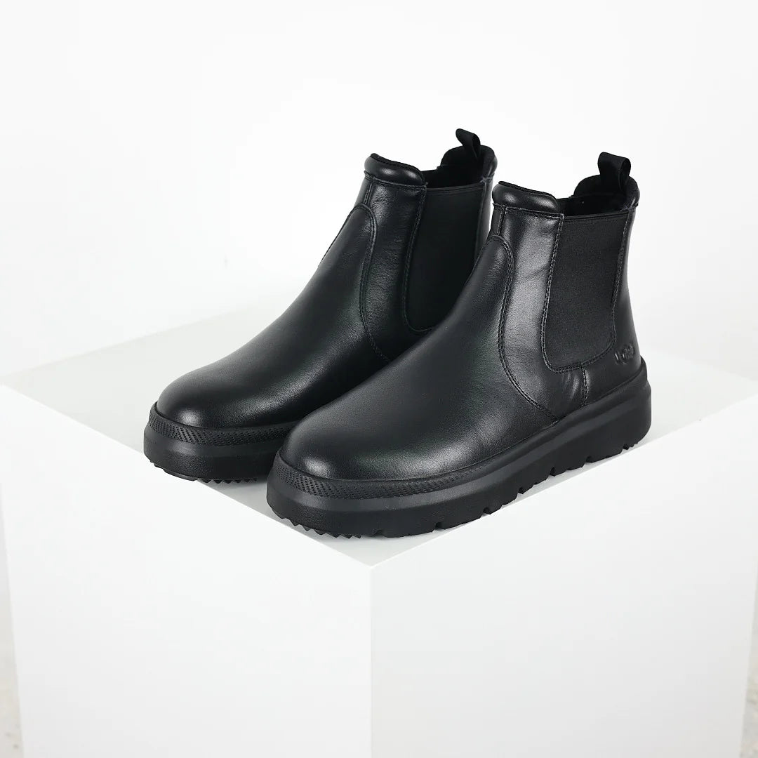 UGG Chelsea Boot – Black Leather | Warm-Lined Women's Ankle Boot with Chunky Sole