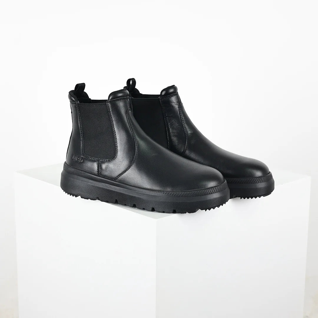 UGG Chelsea Boot – Black Leather | Warm-Lined Women's Ankle Boot with Chunky Sole