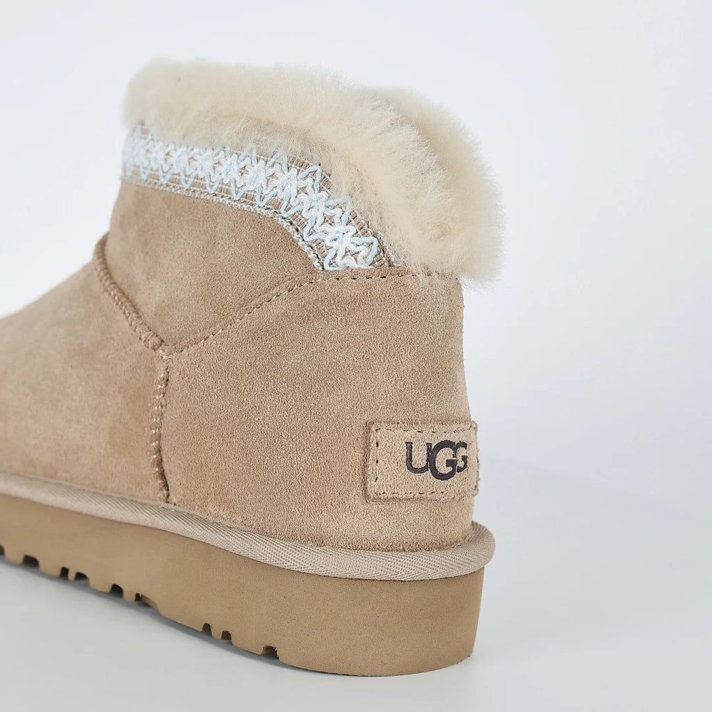 UGG Platform Short Snow Boot – Chunky Sole, Warm-Lined Women's Winter Boot