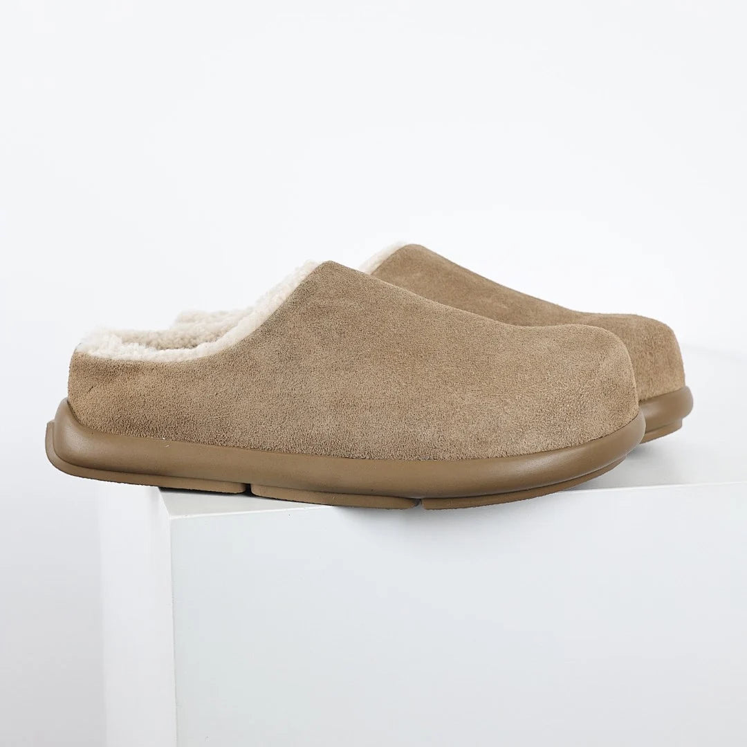 UGG Hendrick Clog – Sand | Shearling-Lined Unisex Suede Clog with Pillow Sole