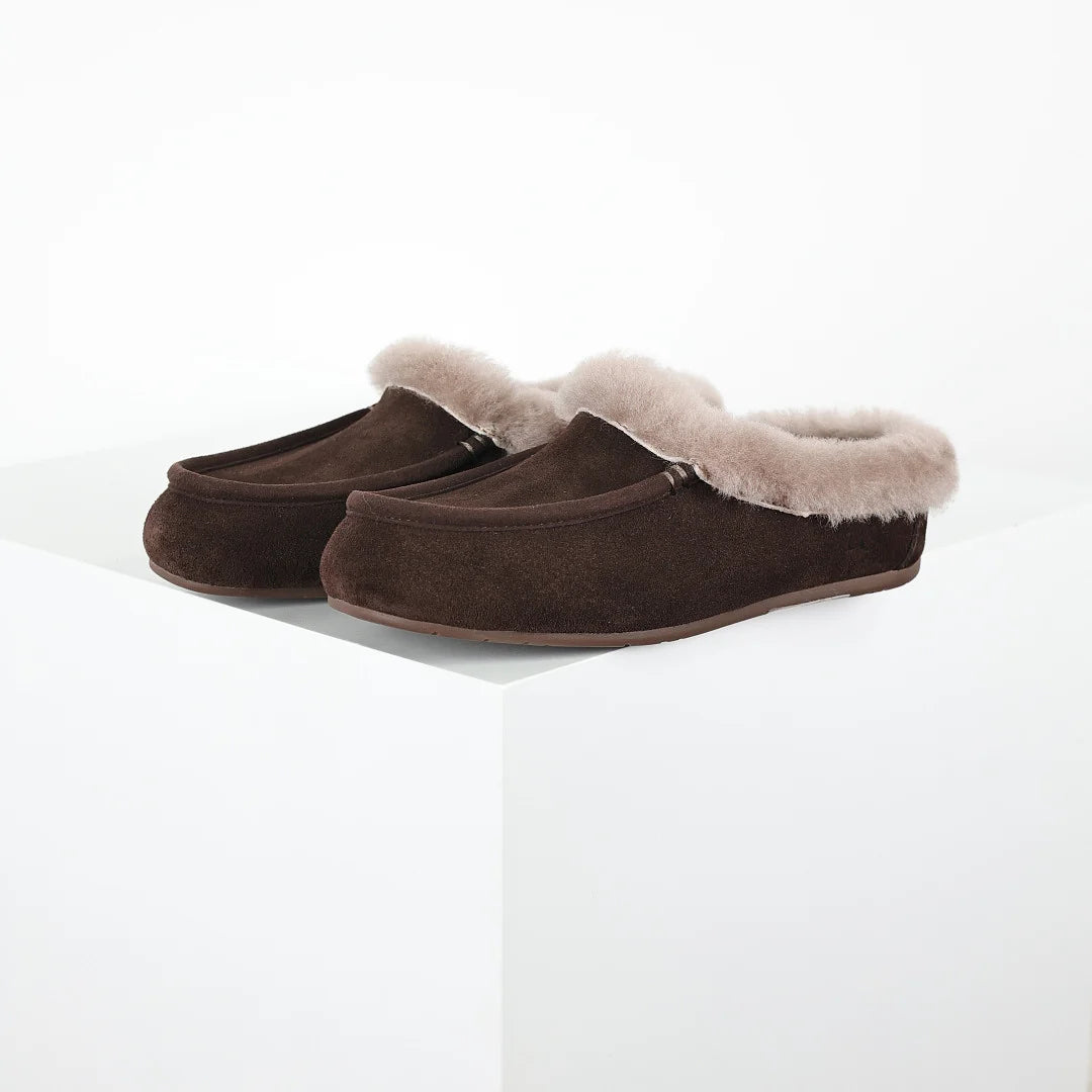 UGG Platform Short Snow Boot – Chunky Sole, Warm-Lined Women's Winter Boot