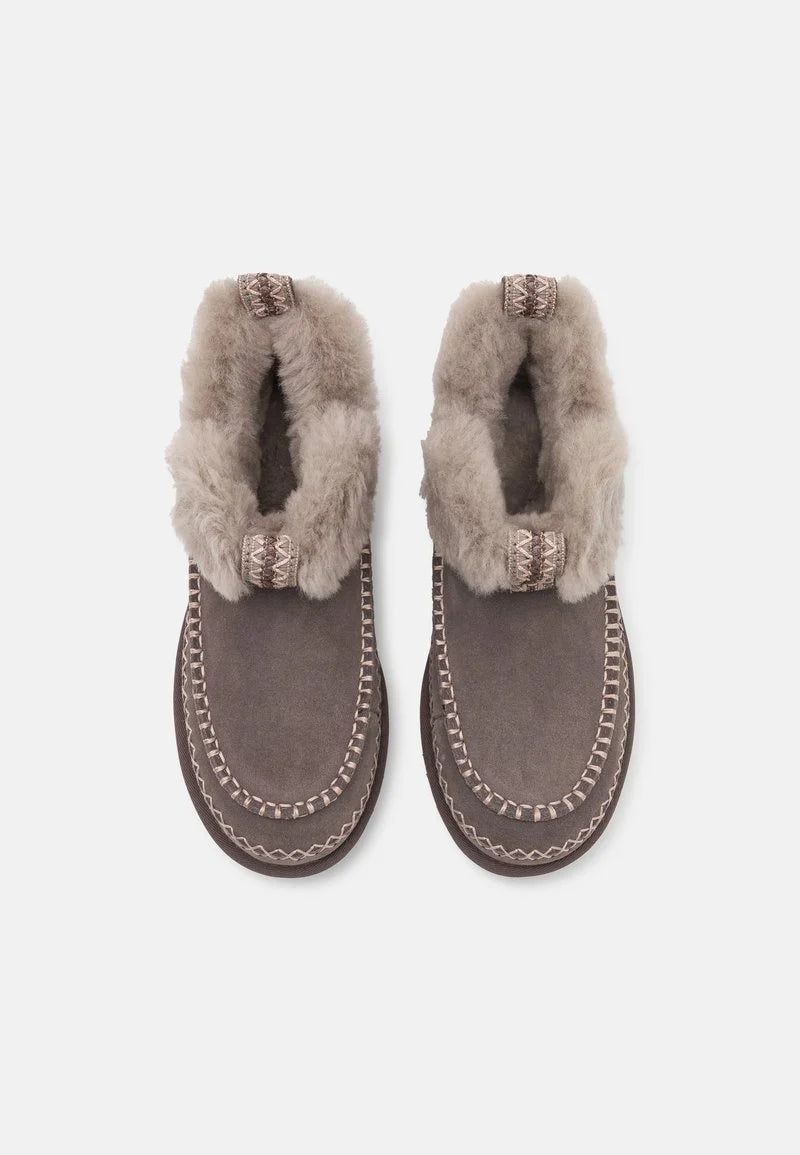 UGG Ultra Mini Alpine Sangpo Women's Boot
