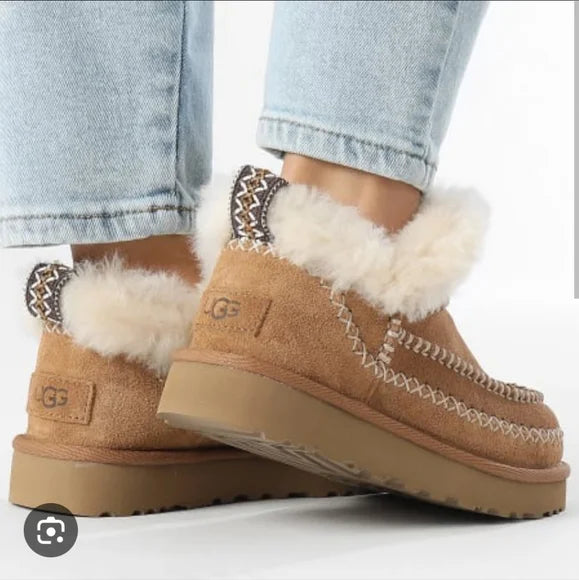 UGG Ultra Mini Alpine Sangpo Women's Boot